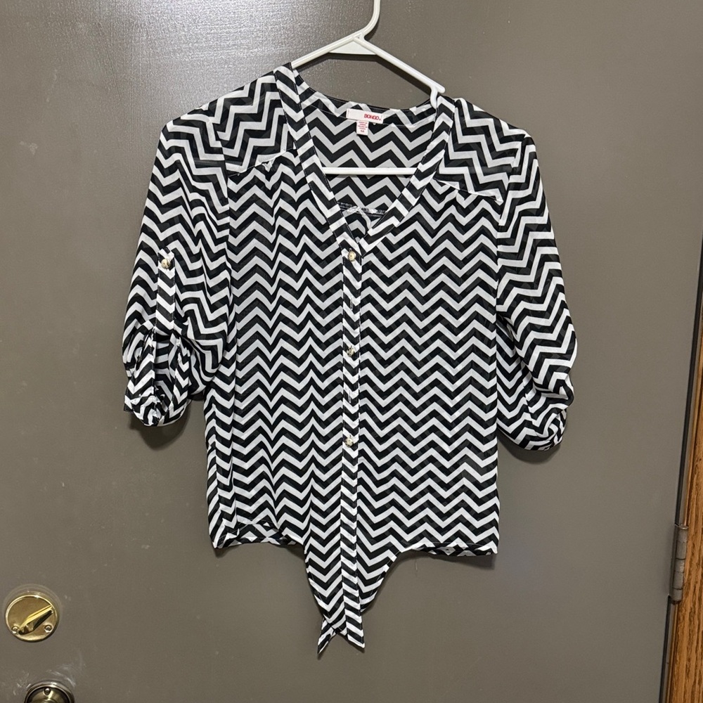 BONGO Black and White Chevron Tie Front Blouse -Sheer
